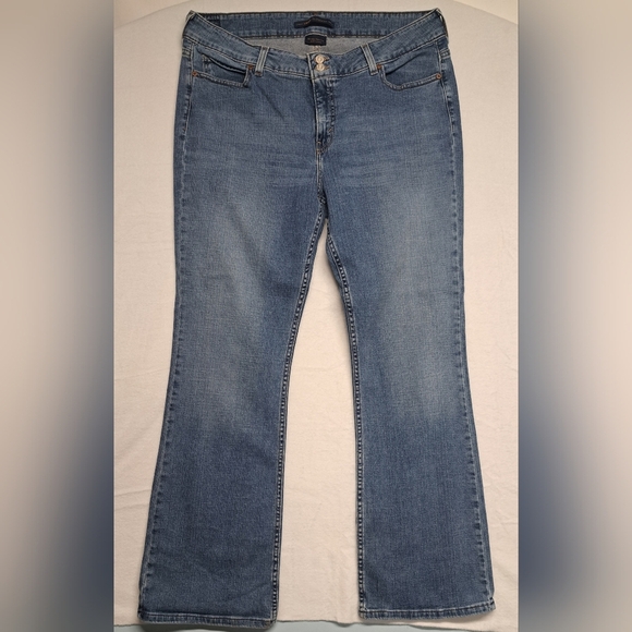 Levi's Slender Boot Cut 526 Jeans Size 16 Five Pocket Zipper Fly Stretch - Picture 1 of 6
